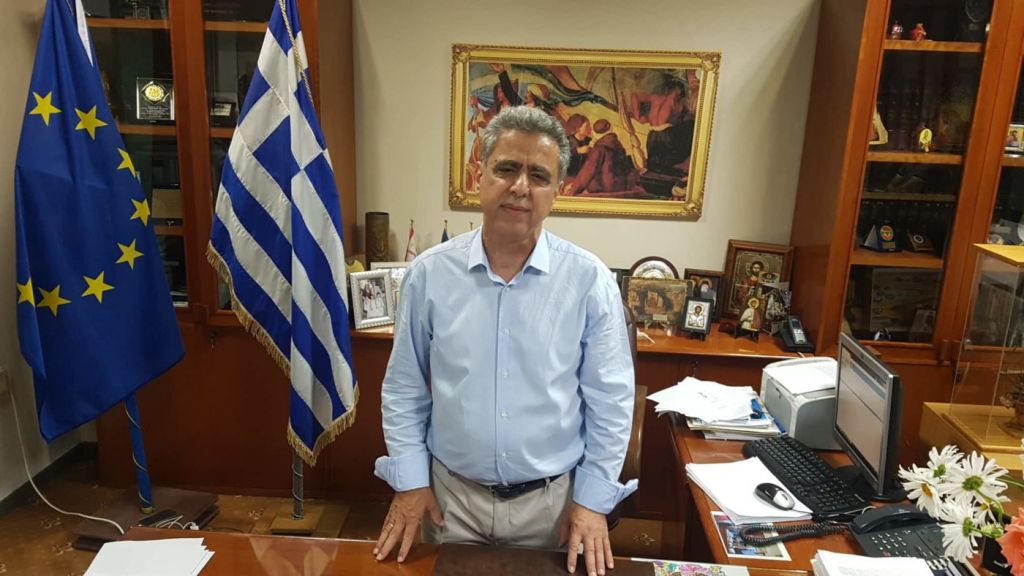 Δήμαρχος Χίου: Η Βουλή να «υιοθετήσει» το παιδί του άτυχου λιμενικού που έσωζε πρόσφυγες