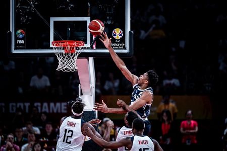 Μόνος ο Γιάννης, ήττα για την Εθνική από τις ΗΠΑ