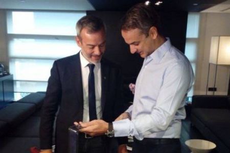 Συνάντηση Μητσοτάκη – Ζέρβα :  Η γραβάτα και οι αιχμές κατά Τσίπρα