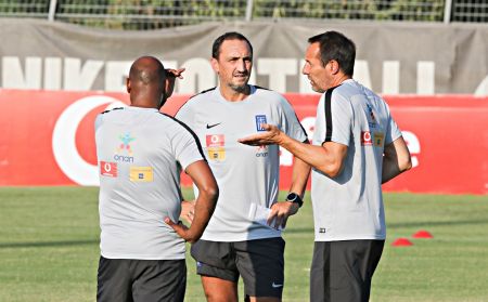 Ετοιμάζει αλλαγές ο Φαν’τ Σιπ – Απομακρύνει δύο διεθνείς