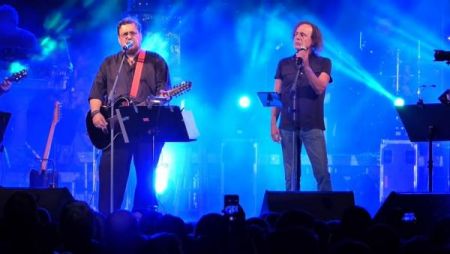 Ο Παπακωνσταντίνου αποχαιρετά τον Μαχαιρίτσα