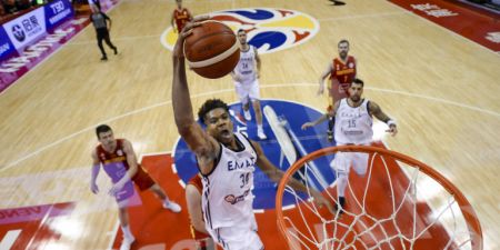 Το ταξίδι της Εθνικής: Τα καρφώματα του Γιάννη & τα τρίποντα του Σλούκα που άξιζαν την πρόκριση