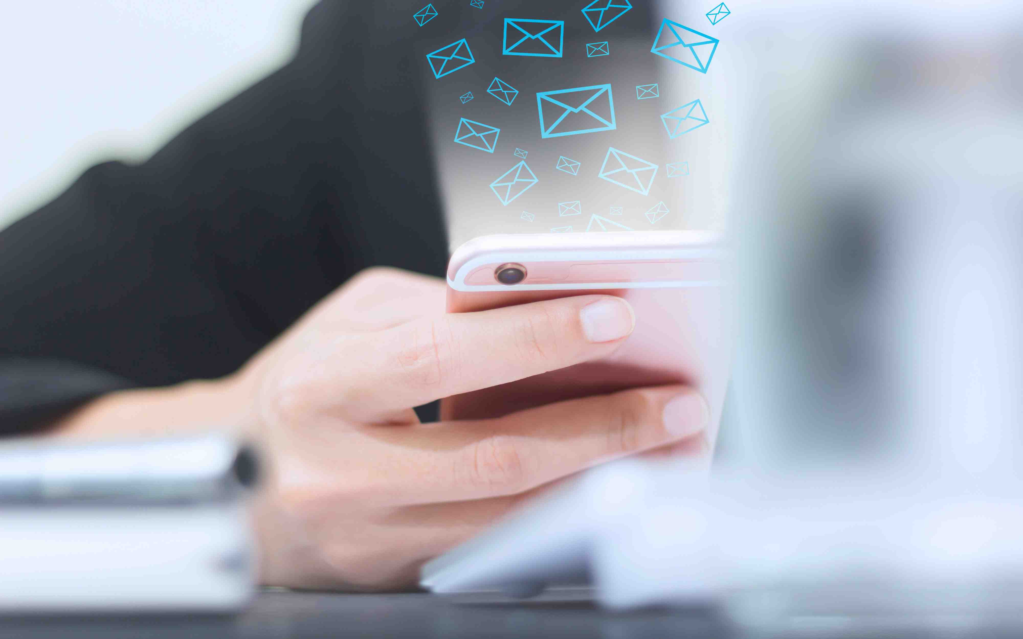 SMS ή e-mail;  – Ποιο είναι το καλύτερο εργαλείο μηνυμάτων;