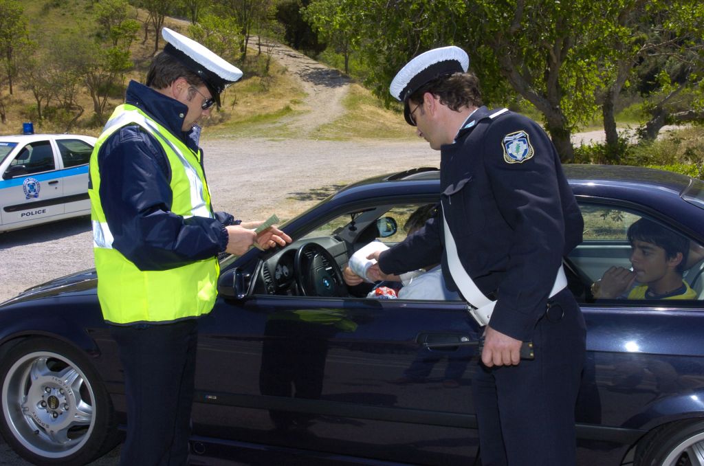 Τροχαία: Περισσότερες από 2.000 παραβάσεις το τριήμερο 6-8 Σεπτεμβρίου