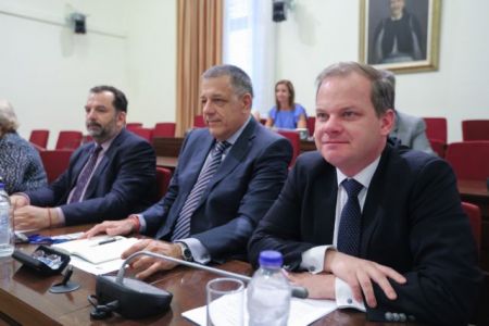 Βουλή : Κόντρα κυβέρνησης – ΣΥΡΙΖΑ για μετρό Θεσσαλονίκης, Ταχιάο και αρχαία