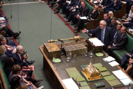Βρετανία : Μπαρούτι η Βουλή μετά τη νέα ήττα Τζόνσον – Χαοτικές σκηνές