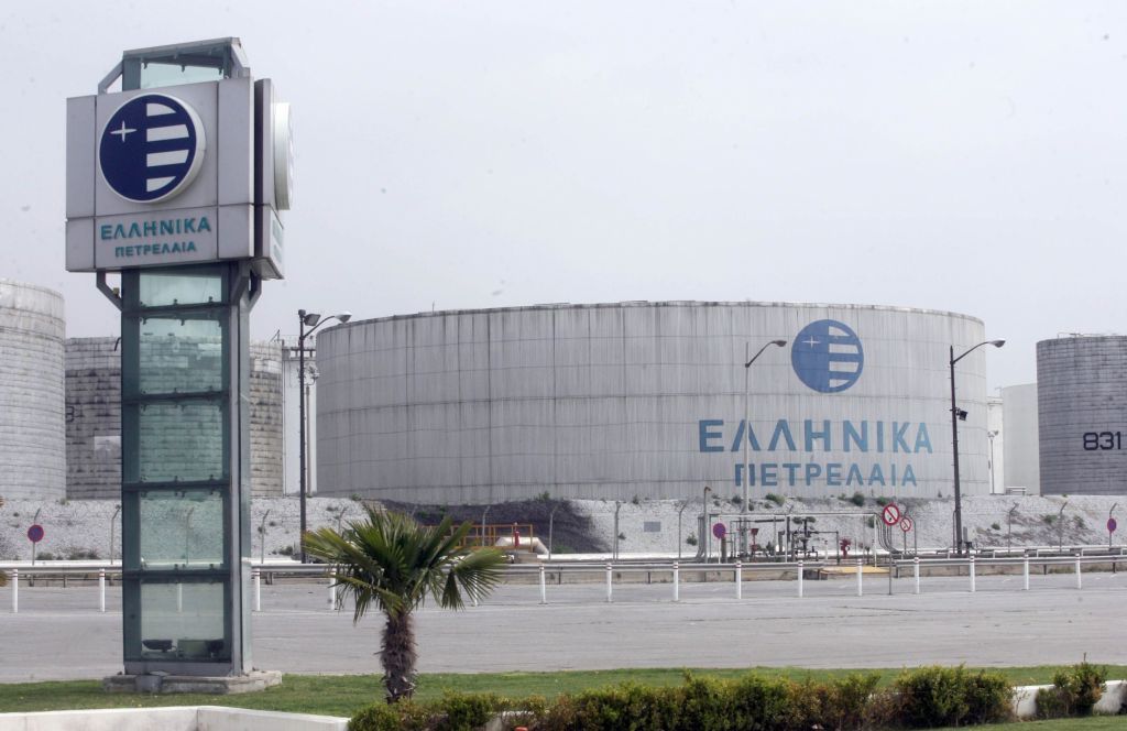 Κόντρα κυβέρνησης-ΣΥΡΙΖΑ για την πώληση των ΕΛΠΕ