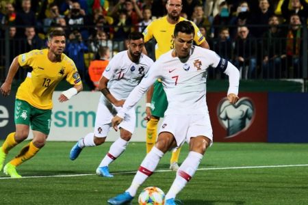 «Τυφώνας» Ρονάλντο χτύπησε τη Λιθουανία, συνεχίζουν ακάθεκτες Γαλλία-Τουρκία