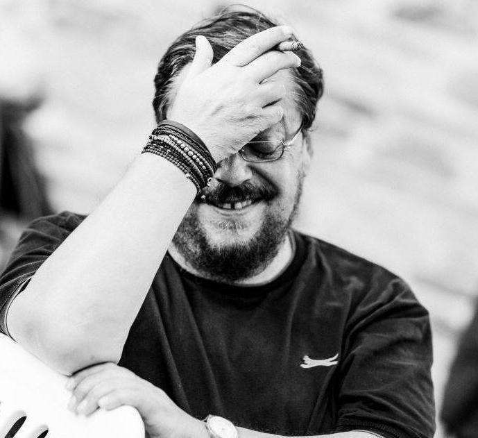 Πλήθος κόσμου για το τελευταίο αντίο στον Λαυρέντη Μαχαιρίτσα