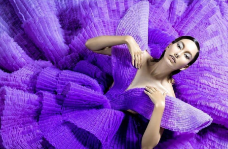 Μία έκθεση μόδας βγαλμένη από τα παραμύθια