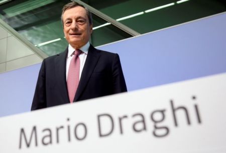 Μάριο Ντράγκι: Μείωση επιτοκίου και νέο QE