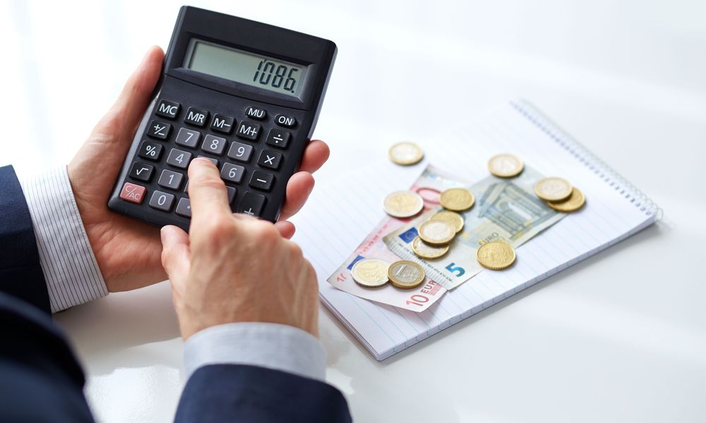 Τι φόρο θα πληρώσουν μισθωτοί, συνταξιούχοι, ελεύθεροι επαγγελματίες