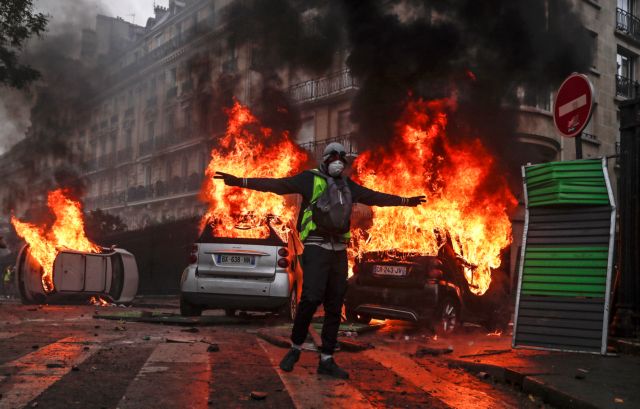 Deutsche Welle: Αποδυναμώθηκαν αλλά δεν ηττήθηκαν τα κίτρινα γιλέκα