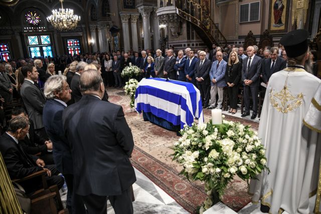 Τελευταίο αντίο στον Αντώνη Λιβάνη – Σύσσωμος ο πολιτικός κόσμος έδωσε το παρών