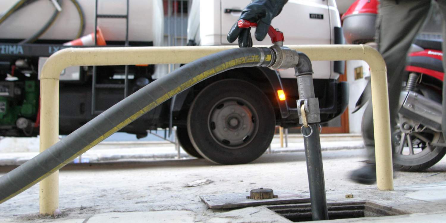 Καθησυχαστική η κυβέρνηση για την αύξηση της τιμής του πετρελαίου