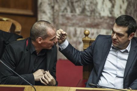 O Τσίπρας ήθελε τον Βαρουφάκη για «χρήσιμο ηλίθιο»