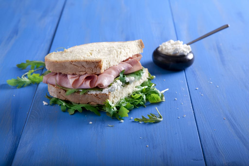 Σάντουιτς με ζαμπόν μαύρου χοίρου και ανεβατό