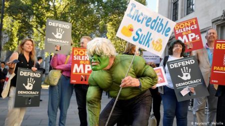 Νόμιμο ή όχι το κλείσιμο της Bουλής στη Βρετανία;