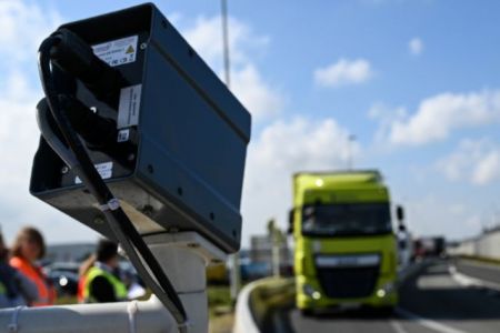 Financial Times: Με μελανά χρώματα περιγράφουν το Brexit