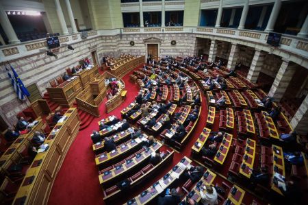 Novartis: Η Βουλή αποφασίζει για εξεταστική ή προανακριτική επιτροπή