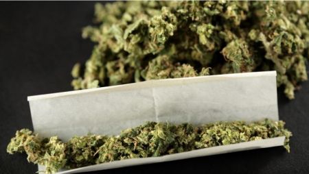 Skunk: «Σαρώνει» στα ελληνικά σχολεία το σκληρό ναρκωτικό