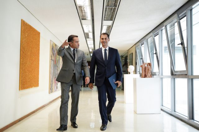 Συνάντηση Χάρη Θεοχάρη με τον ειδικό διαχειριστή για τα «κόκκινα» δάνεια