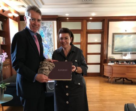 Μενδώνη – Πάιατ: Ενίσχυση της συνεργασίας ΗΠΑ – Ελλάδας