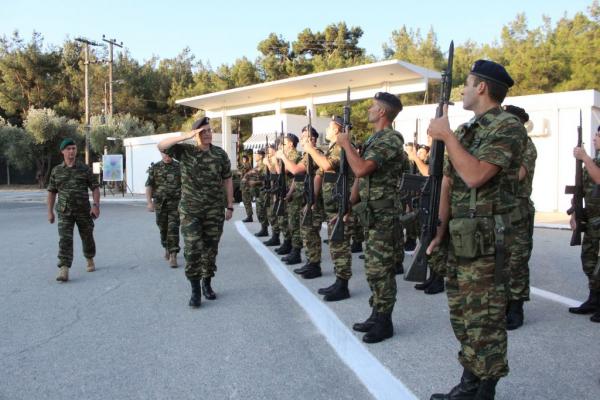 Στη Λέσβο ο Αρχηγός ΓΕΣ – Τσεκάρει την ετοιμότητα ακριτικών φυλακίων στο Αιγαίο
