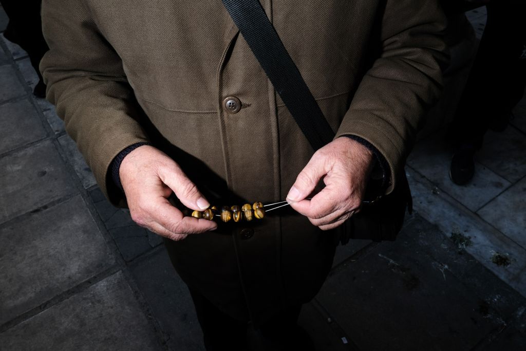 Συντάξεις χηρείας : Πότε δίνονται αυξήσεις, πότε καταβάλλονται τα αναδρομικά