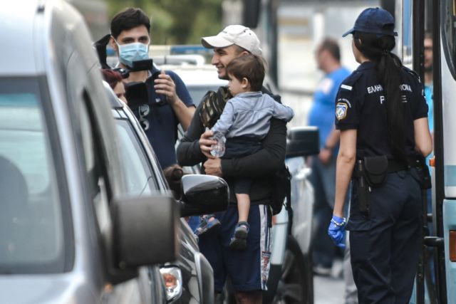 Επιχείρηση εκκένωσης υπό κατάληψη κτιρίων με πρόσφυγες στην Αχαρνών [Εικόνες]