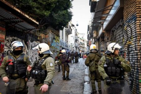 Αστυνομική επιχείρηση σε υπό κατάληψη κτίριο στην Αχαρνών