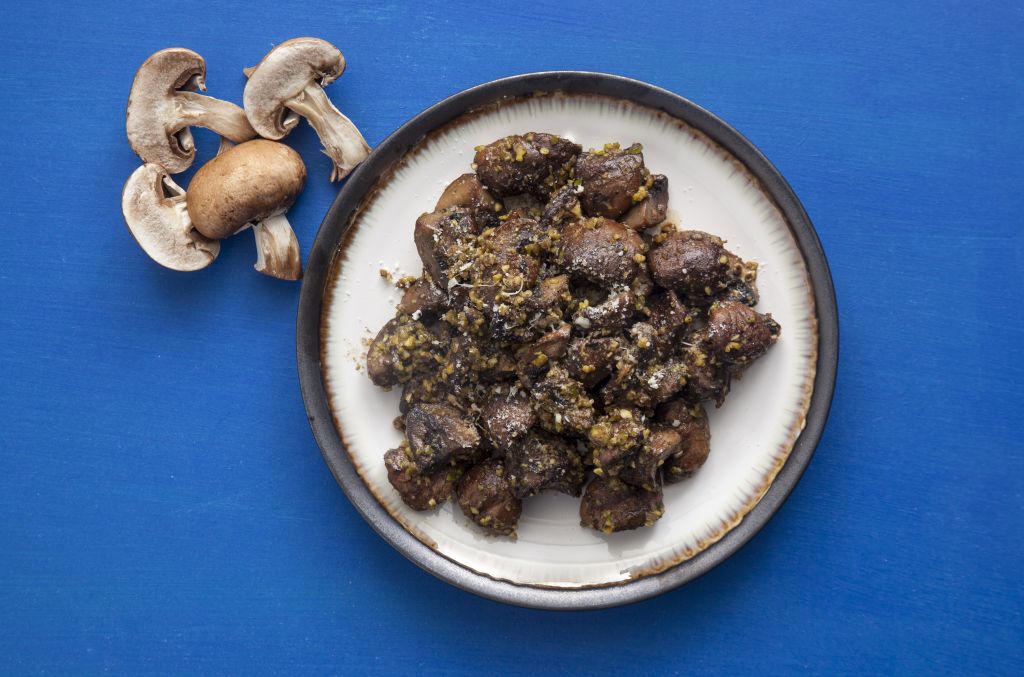 Μανιτάρια με φιστίκια Αιγίνης