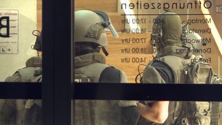 Έληξε η ομηρία στη Γερμανία: Συνελήφθη ο άνδρας, ασφαλές το μωρό