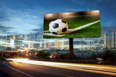 Ξεκινά το ξήλωμα των παράνομων πινακίδων στην Αττική