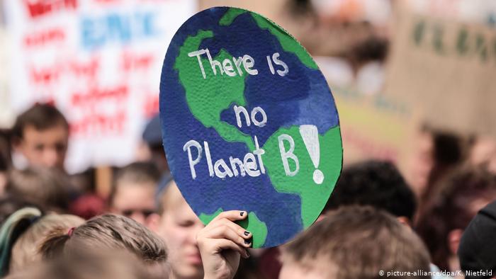 Γερμανία: Εκατοντάδες χιλιάδες διαδηλώνουν για το κλίμα