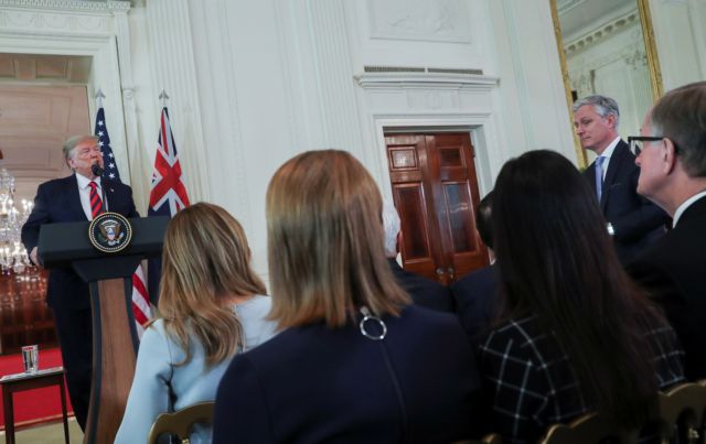 Tραμπ: Ο πρόεδρος των ΗΠΑ στοχεύει την Ευρώπη