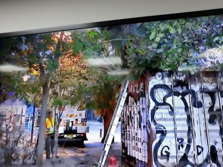 Εξάρχεια: H ΕΛ.ΑΣ. απομάκρυνε το «ΚΕΠ» των αντιεξουσιαστών