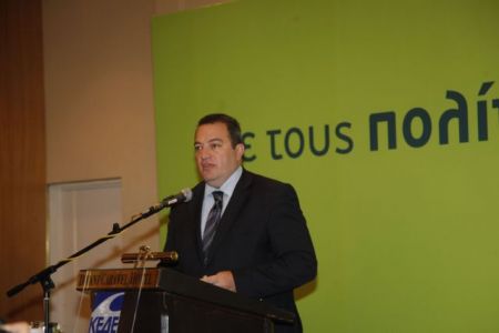 Ο Στυλιανίδης προτείνεται για πρόεδρος της Επιτροπής Αναθεώρησης του Συντάγματος