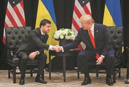 Ο Τραμπ, ο πράκτορας της CIA και το στοίχημα των Δημοκρατικών