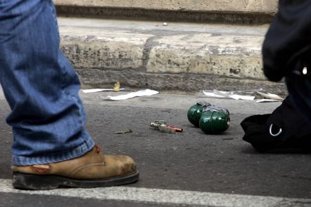 Βρέθηκε χειροβομβίδα δίπλα στο κλειστό Δημοτικό Γυμναστήριο Μενιδίου