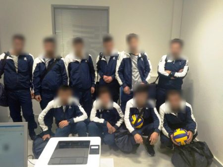 Προσποιήθηκαν την ομάδα βόλεϊ και επιχείρησαν να διαφύγουν