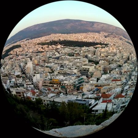 FAZ : Συγκριτικά φθηνά ακόμη τα ακίνητα στην Ελλάδα