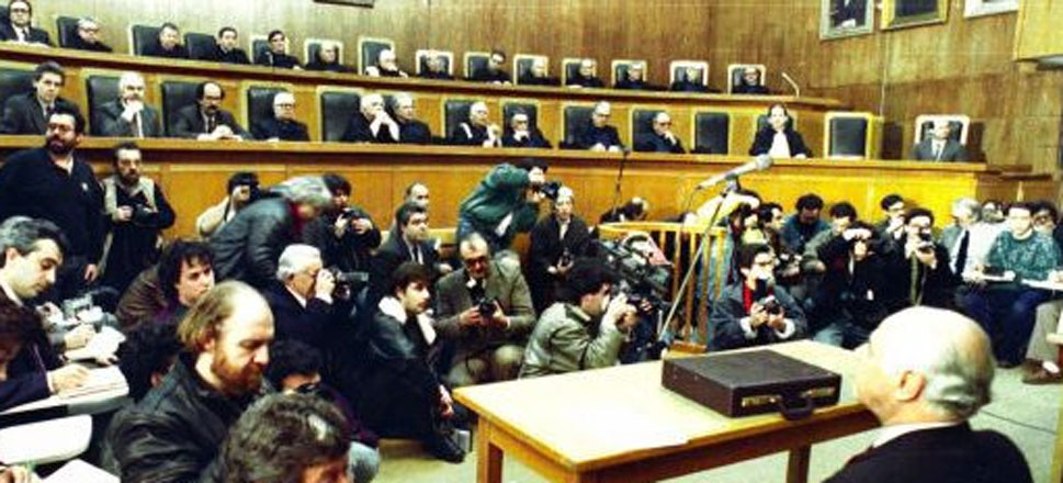 Τέρμα στην παρωδία των κοινοβουλευτικών «δικαστηρίων»