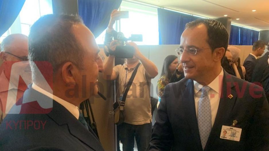 Χριστοδουλίδης σε Τσαβούσογλου: Ας σφίξουμε τα χέρια τώρα