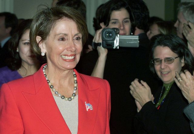 H Νάνσι Πελόζι και η προσπάθεια καθαίρεσης Τραμπ