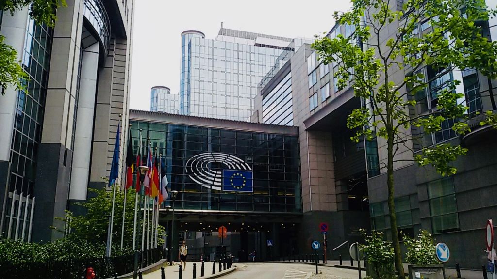 Διεθνής Διαφάνεια : Πλουσιοπάροχες αμοιβές ευρωβουλευτών εκτός Ευρωβουλής