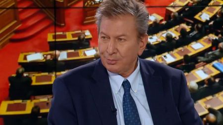 Ο Αντώνης Καρακούσης σχολιάζει στο One Channel τα πόθεν έσχες των πολιτικών