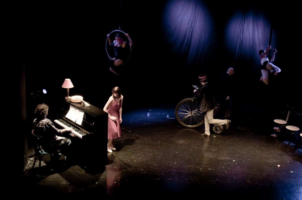 Το Μικρό Παρίσι των Αθηνών παρουσιάζει το Καμπαρέ του κόσμου