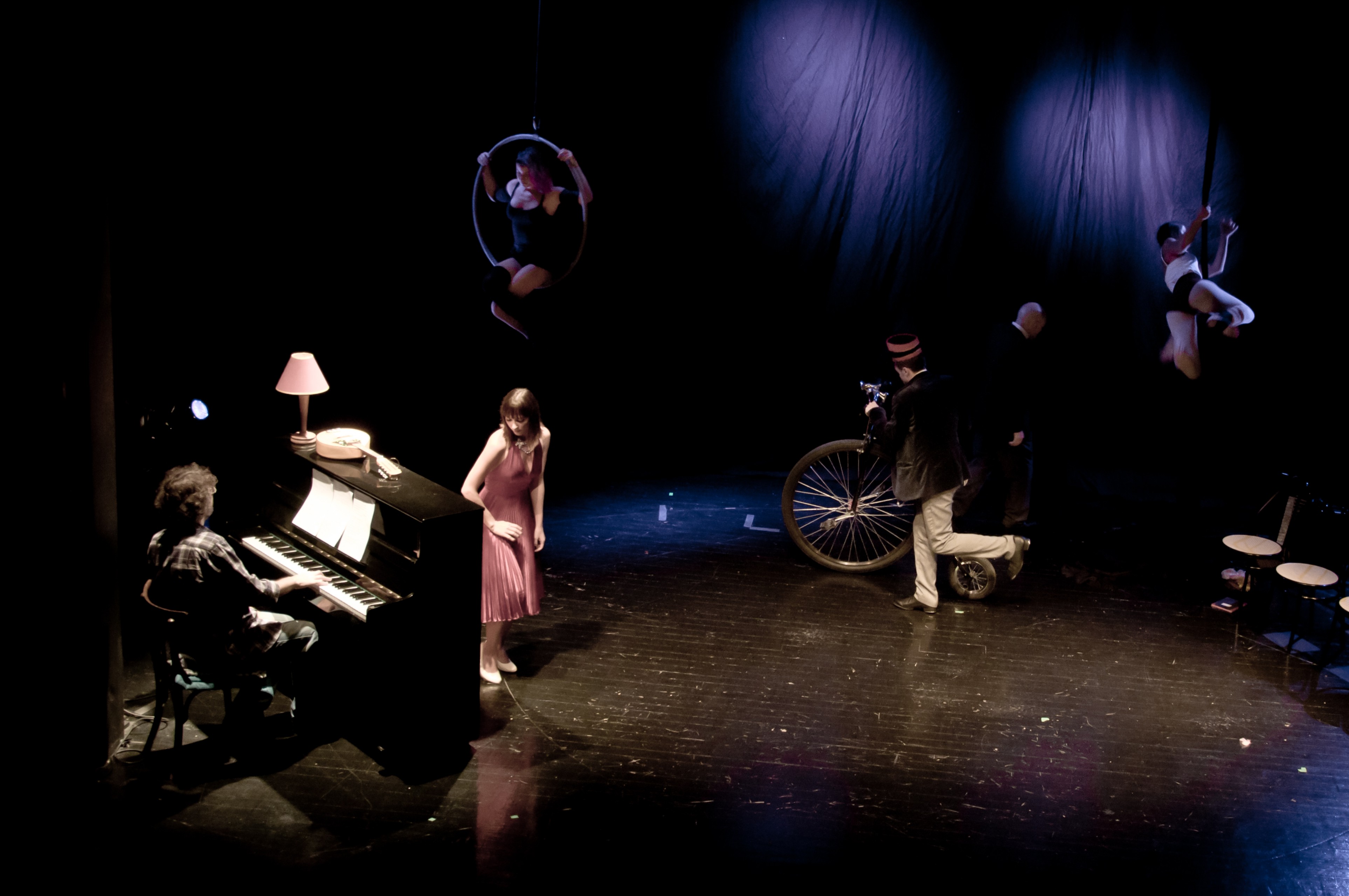 Το Μικρό Παρίσι των Αθηνών παρουσιάζει το Καμπαρέ του κόσμου