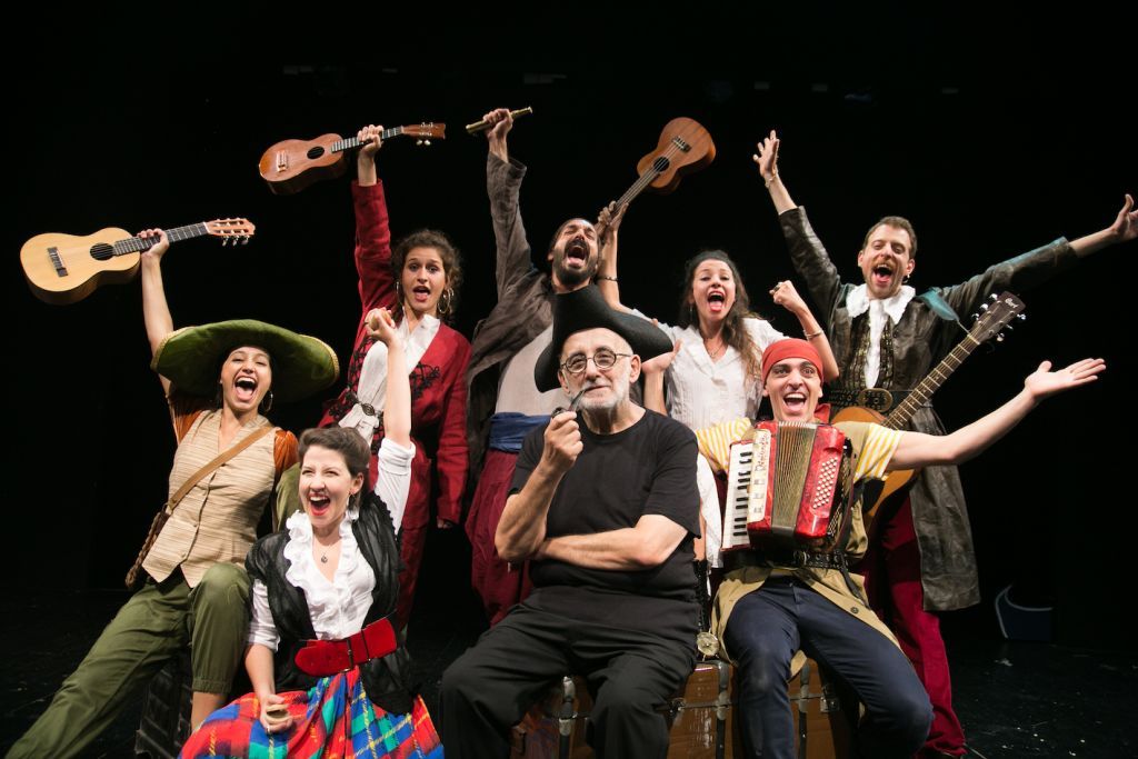 Ο Θάνος Μικρούτσικος γράφει μουσική για παιδική παράσταση